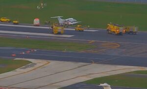 Acidente com avião de pequeno porte no Santos Dumont faz voos serem redirecionados para o Galeão