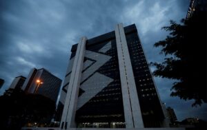 explosão da inadimplência em cartões é caso isolado? Como está cenário para setor