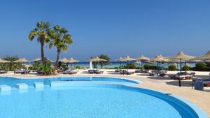 Cloro nelle piscine, quando il trattamento dell’acqua può diventare un rischio: gli ultimi episodi riaccendono l’allarme