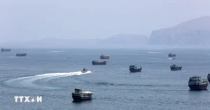 navio porta-contêineres iraniano atacado, 5 vítimas.