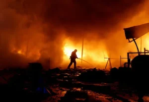 Rússia retoma ataques contra Kiev após saída de negociadores dos EUA