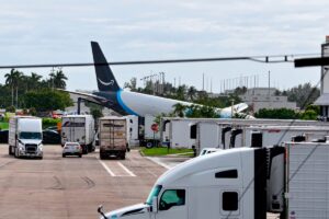 Cinco mortos em acidente com avião de carga estavam em veículos – Brasil 247
